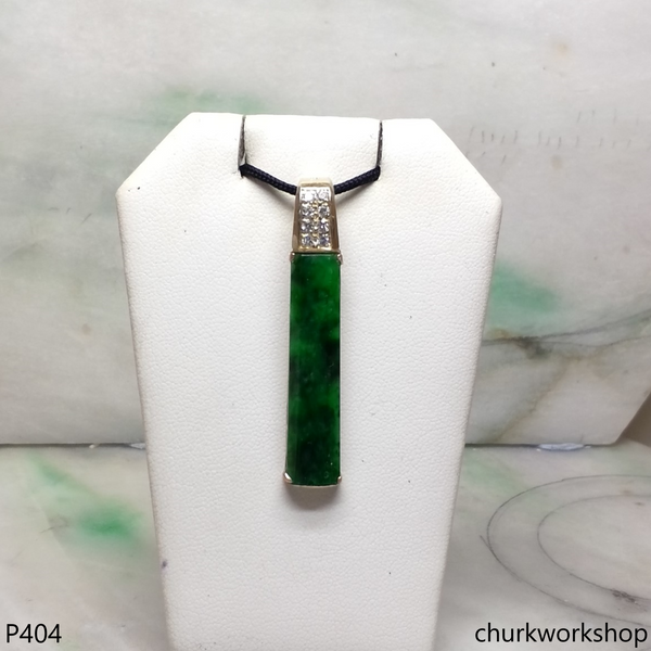 Deep green jade leaf pendant in 14k white gold – Churk Work Shop