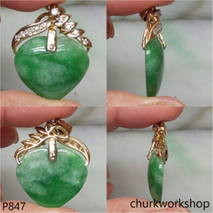 Green jade heart set with 18K gold pendant